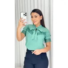 Blusa social femenina evangélica manga curta con detalhes de renda na frente e na manga