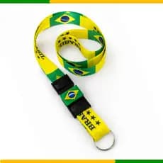 Cordão de Pescoço Brasil Copa do Mundo 2026 Torcedor - Amarelo c/ Aplique Emborrachado Bandeira