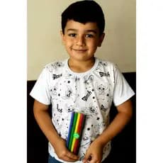 Kit 2 Camisetas Menino Algodão para COLORIR + CANETINHAS LAVAVÉL  Estampas Sortidas Tamanho 4 ao 14