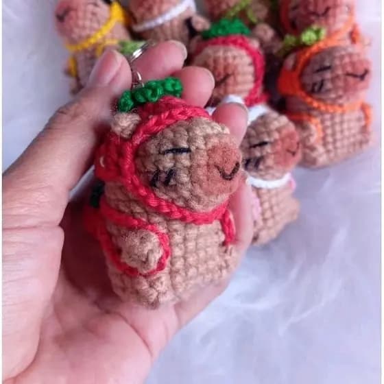 Capivara fofa chaveiro/ capivara amigurumi/ capivara de crochê