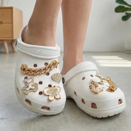 Sandália Babuche Clog Luxo Com Enfeite ALEATORIO Corrente Confortável