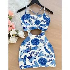 Macaquinho Feminino Vestido Estampado com Bojo Alça Ajustável possui forro