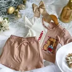 CONJUNTO INFANTIL SHORT SAIA E BLUSA CAPIVARA  E STITCH.