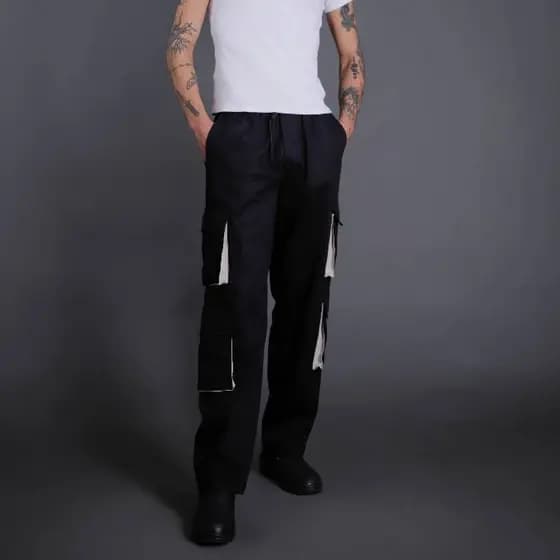 Calça Cargo Masculina Original Larga com 8 Bolsos Grandes e Detalhas Brancos Modelo Novo 2025