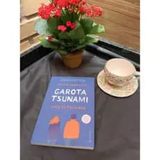 LIVRO|GAROTA TSUNAME| CAPA FLEXÍVEL| NOVO