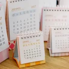 MINI CALENDÁRIO DE MESA 2027 COM WIRE-O