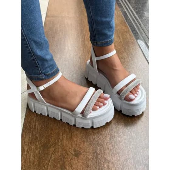 Sandalia Tratorada Feminina Tiras de Strass Tendencia Luxo