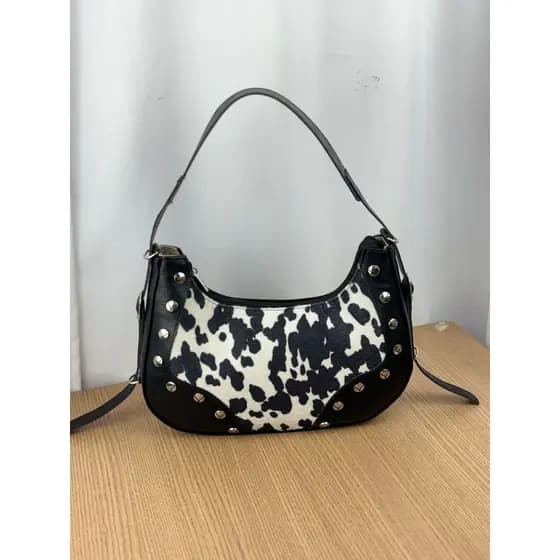 Bolsa Feminina Meia Lua De Ombro Com Tachas Bege Estilosa Moderna Casual Elegante