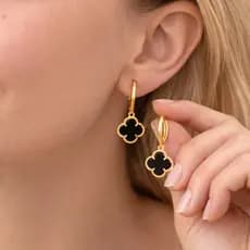 Brinco Argola Trevo Preto Antialérgico Banho Ouro 18k Feminino Delicado Sorte Virginia