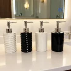 Frasco Porta Sabonete Liquido 350ml Ceramica Branca Redondo Válvula Prata para Banheiro