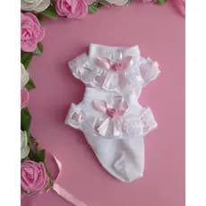 Meia infantil Menina Bebê ,bordado inglês, renda, passa fita e aplique artesanal de flor, Festas Batizados Aniversarios