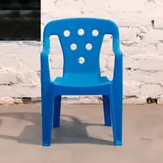 Cadeira de plastico Azul para seu filho se divertir