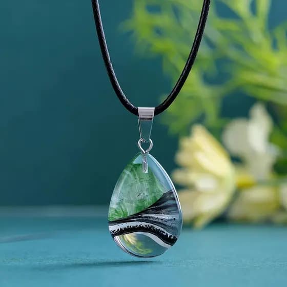 Colar de Cristal em Forma de Gota com Flor Interna - Presente Perfeito