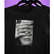 Camiseta Camisa Jungkook Jung Kook BTS Mãos Algodão Unissex