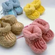 Linda Pantufa/ Botinha Para proteger frio bebê meno forma de abelha