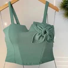 Cropped Blusa Feminina Com Flor na Frente Alça Grossa Com Bojo Estilosa