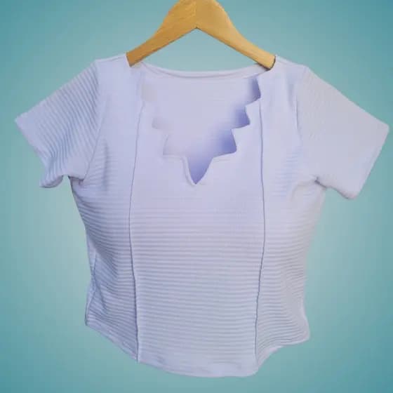 Blusa Feminina Top Com Decote Recortado Moda Casual Manga Curta