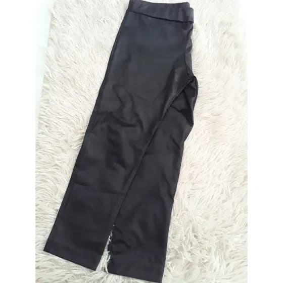 Calça lege infantil confortável elegante na cor preta tamanho 03