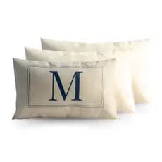 Kit 3 Capas Almofada Baguete Off White Estampada Personalizada Inicial ou Nome em Suede Alta Qualidade