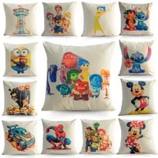 Capa de Almofada Off White Decorativa Infantil 45x45 com Personagens – Estampa HD Alta Qualidade
