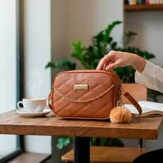 Bolsa Feminina Moda Com Corrente Alça Transversal  Com POMPOM