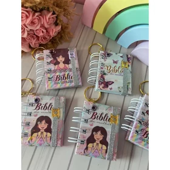 Lembrancinha Dia das Mulheres Personalizada Mini Bíblia Chaveiro