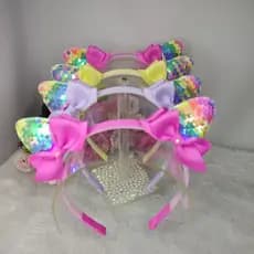 arco gatinha com led . arco em led . laços com led . led . arco colorido. arco com brilho