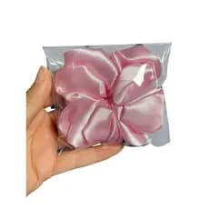 Xuxa de cetim cor Rosa mimo scrunchie tamanho grande