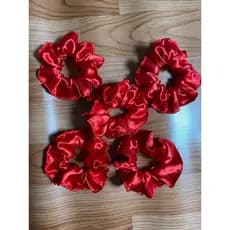 Kit 5 scrunchies xuxa prendedor de cabelo cetim anti-frizz vermelho tamanho 10x10cm duas costuras