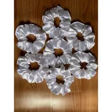 Scrunchie cetim ATACADO kit com 50/80/100 xuxinhas unidades cor branca pérola