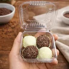 100 Unidades Embalagem Quadrada 130ml com Tampa Articulada – Bolo, Doces, Brigadeiros e Salgados