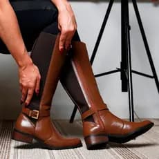 Bota Montaria Feminina Couro Legítimo Cano Alto Elástico Traseiro Ajuste Panturrilha Confortável Salto Baixo