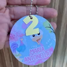 TAG APLIQUE Galinha Pintadinha com número dourado e correntinha na cor níquel - ESCOLHA O TEMA QUE DESEJA