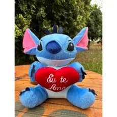 Boneco De Pelúcia Bicho Stitch 25cm Com Coração Eu Te Amo - Presente dia dos Namorados