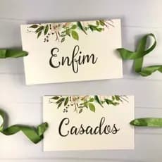 Kit 2 Placas Decorativas MDF para Casamento Cadeiras dos Noivos Enfim Casados