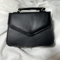 Bolsa Pequena Transversal De Ombro Básica Minimalista de Lado