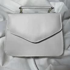 Bolsa Pequena Feminina Transversal De Ombro Básica Minimalista de Lado