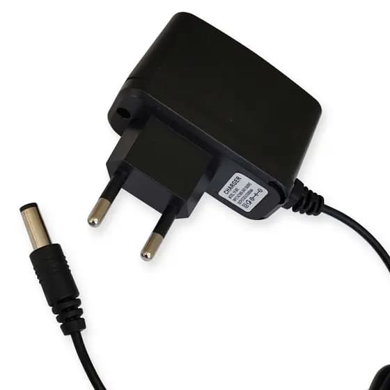 Adaptador Carregador 4.2V 0.6A Plug P4 5.2mm para Faróis e Dispositivos 4.2V com Corte Automático