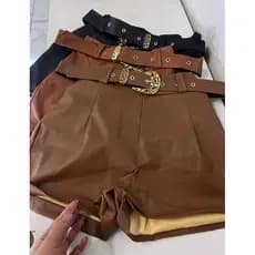 Short Couro Com Cinto de fivela