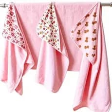 KIT COM 3 TOALHAS  DE BANHO PARA BEBÊ ROSA COM CAPUZ ESTAMPAS SORTIDAS