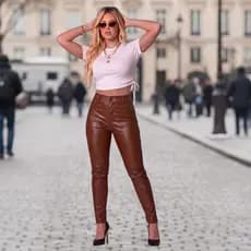 Calça Couro Fake Feminina Cintura Alta com Bolso Modeladora Tendência do P ao GG