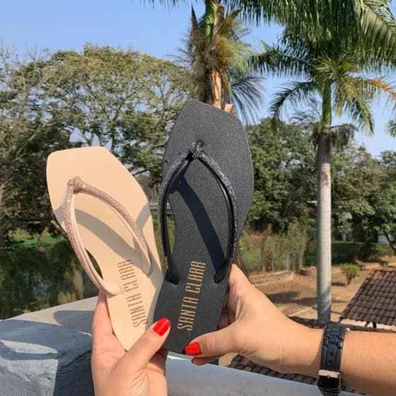 Chinelo Rasteirinha Sandália Pedraria Feminina com Strass Nó  e Muito Brilho.