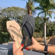 Chinelo Rasteirinha Sandália Pedraria Feminina com Strass Nó  e Muito Brilho.