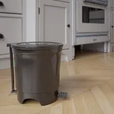 Lixeira Plástica 13 Litros Com Pedal Resistente Reforçada Multiuso Banheiro Cozinha Decoração Casa Ambientes