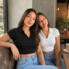 Kit 2 Croppeds Femininos Gola Polo Casual Tecido Flexível Moderno Tendência Fashion Todas Ocasiões