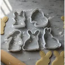 Kit de Cortadores de Biscoito Páscoa em Plástico Branco com formato de Coelhos