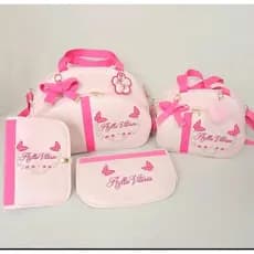 Bolsas maternidade personalizadas com nome do bebê.