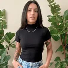 Blusa Gola Alta Feminina T-shirt Canelada Estilosa Slim Fit Camiseta Cacharrel Inverno Moda Gringa Manga Curta