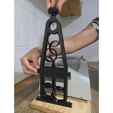 Suporte de Bopp para parafusar em mesas e bancadas para laminadoras.