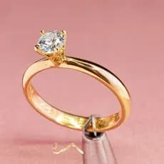 Anel Solitário Noivado Banhado a Ouro  , aliança, casamento barato  , c  Zircônia puro amor
